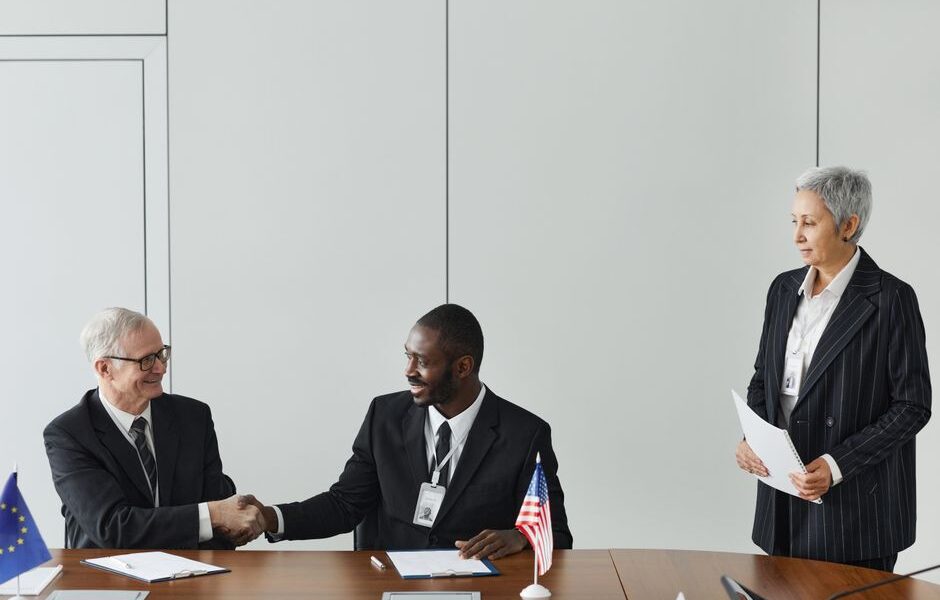 Poignée de main diplomatique — Chine et Côte d'Ivoire